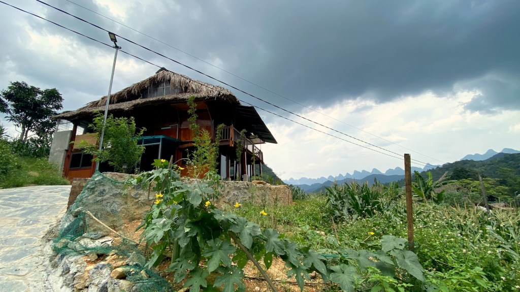 Stilt houses in Tha Village